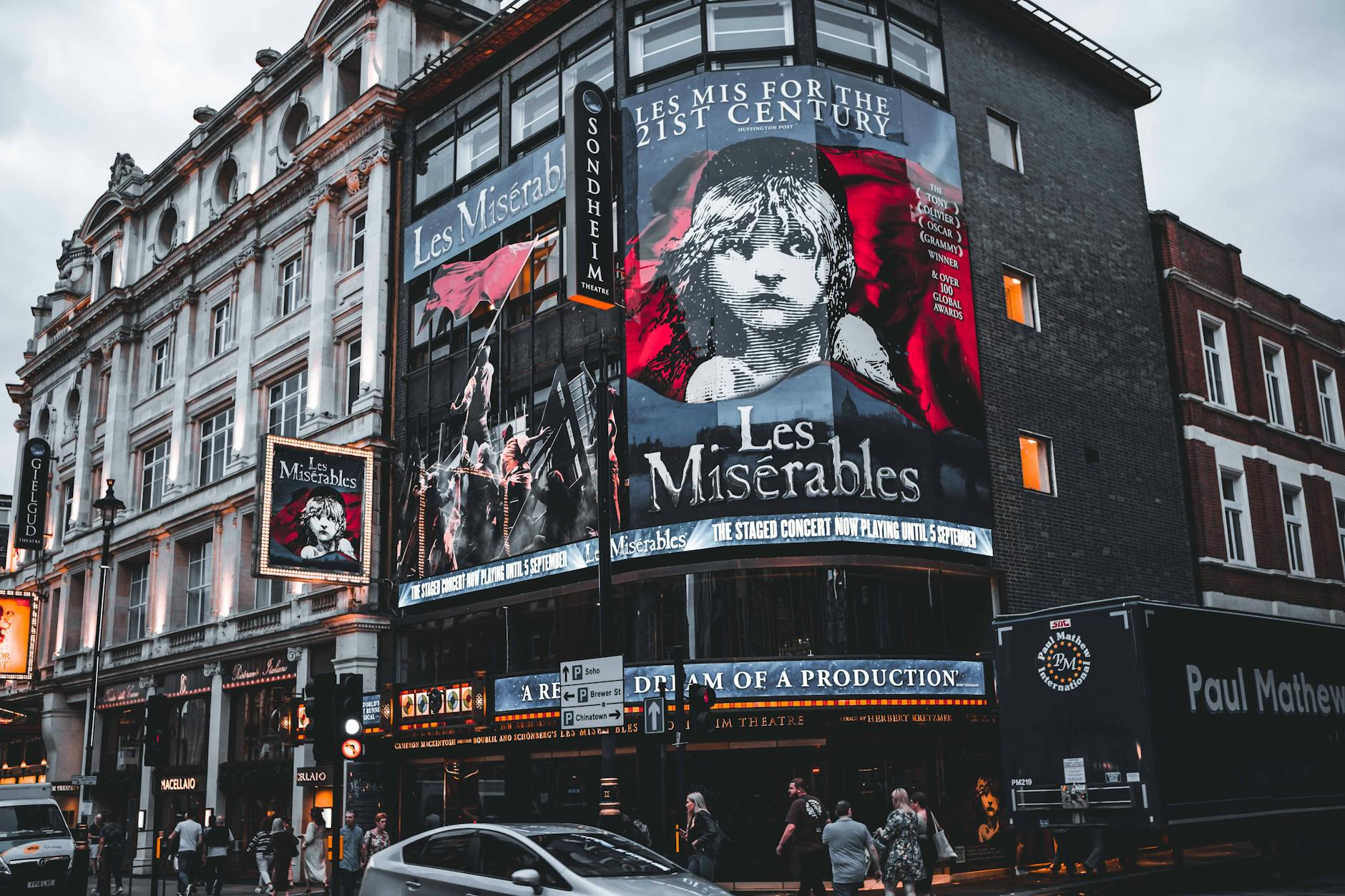 Arts Theatre à Paris et — scène de théâtre Paris Londres
