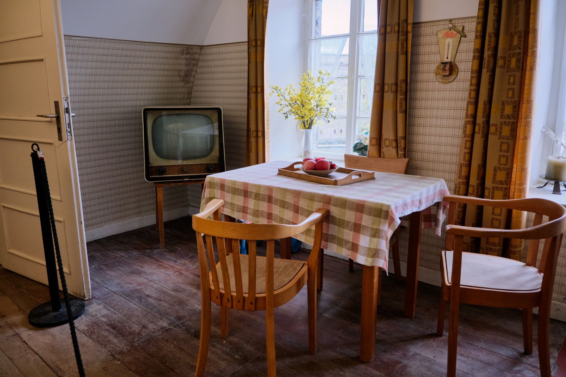 Retour sur un casting intergénérationnel : un miroir d’évolution pour la fanbase — réunion de famille série télévisée nostalgique