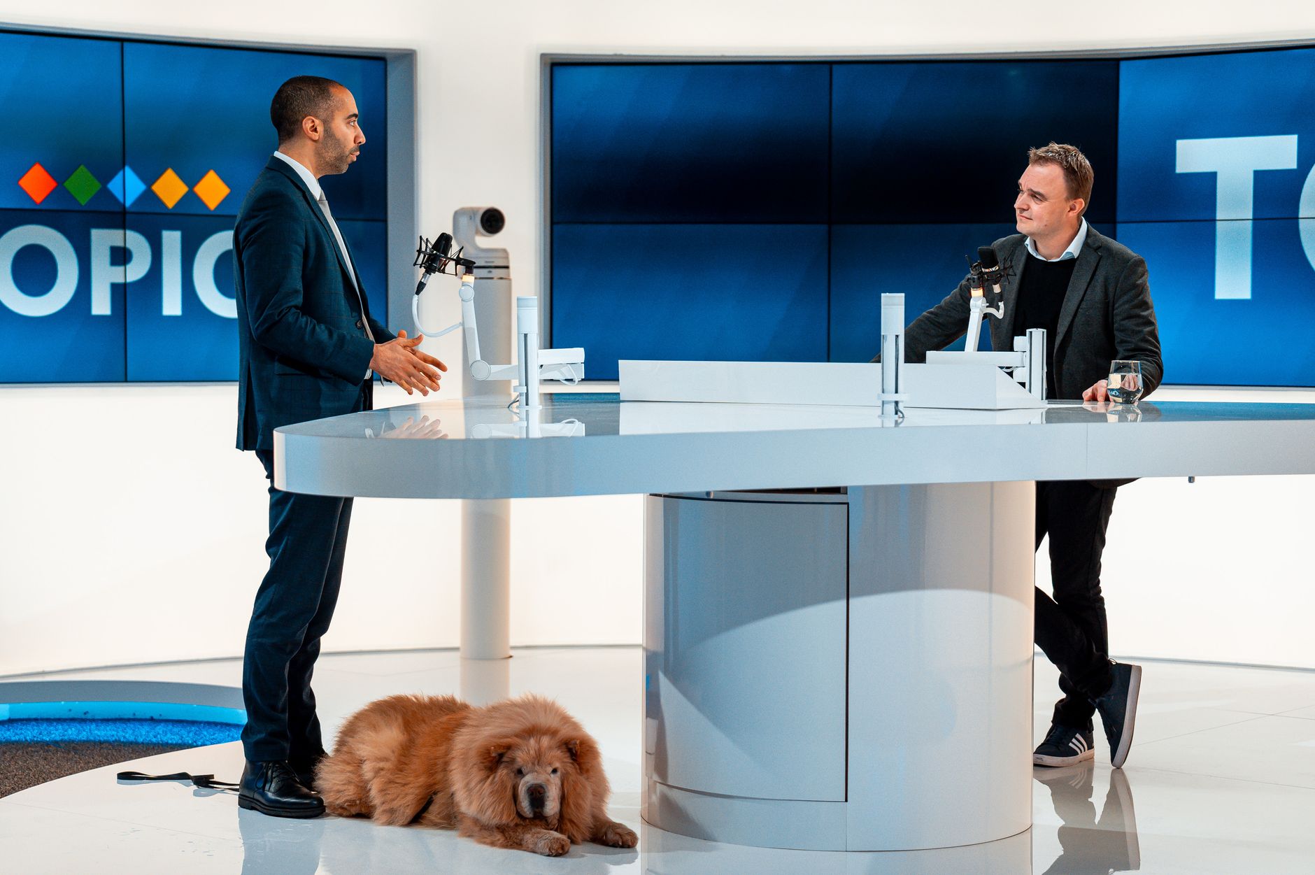 Antoine de Caunes : enfance, héritage familial et premiers pas à la télévision — Antoine de Caunes en studio de télévision