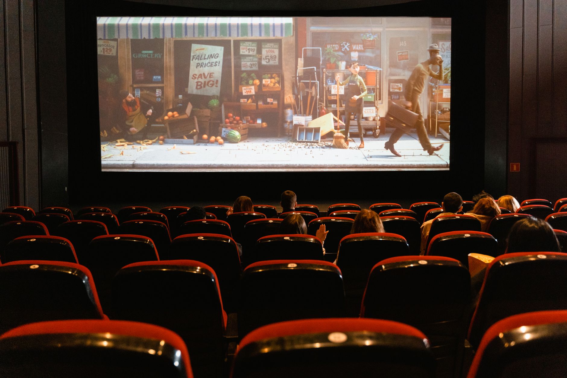 Émeraude Cinémas à La Richardais — intérieur cinéma avec écran