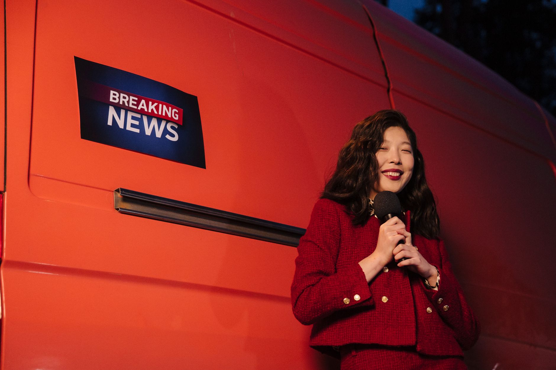 Parcours d’une journaliste à la croisée de plusieurs mondes — journaliste femme studio de télévision